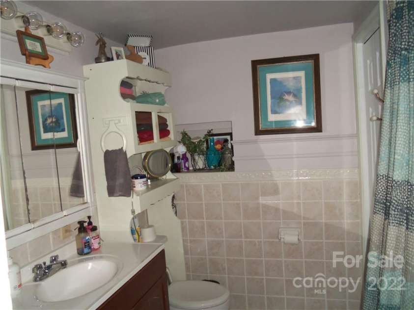 675 Harris Street, Spruce Pine, NC 28777.  MLS# CAR3880075, YatesRealty ID 640. 