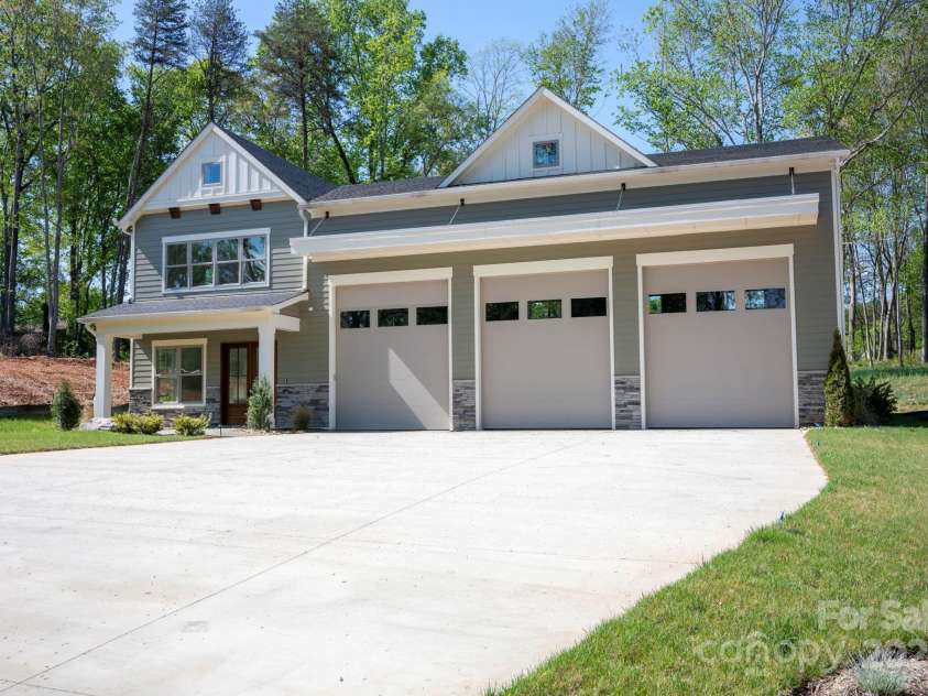 139 Poplar Grove Road, Mooresville, NC 28117.  MLS# CAR4245842, YatesRealty ID 6400. 3 RV-Sized Garage Doors
