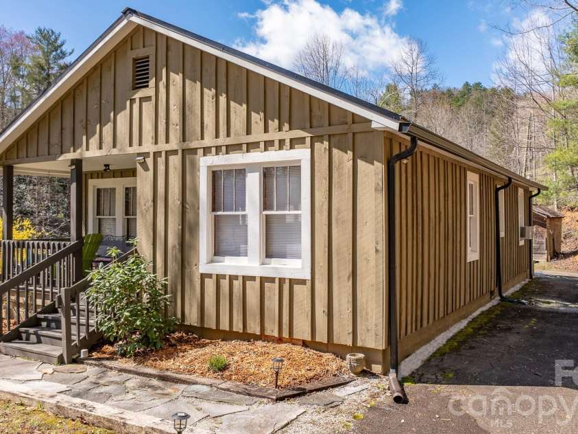 2202 NC 226A Highway, Marion, NC 28752.  MLS# CAR4358690, YatesRealty ID 6402. 