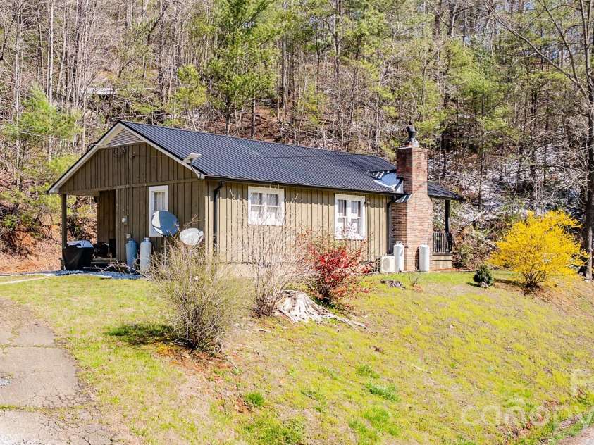 2202 NC 226A Highway, Marion, NC 28752.  MLS# CAR4358690, YatesRealty ID 6402. 