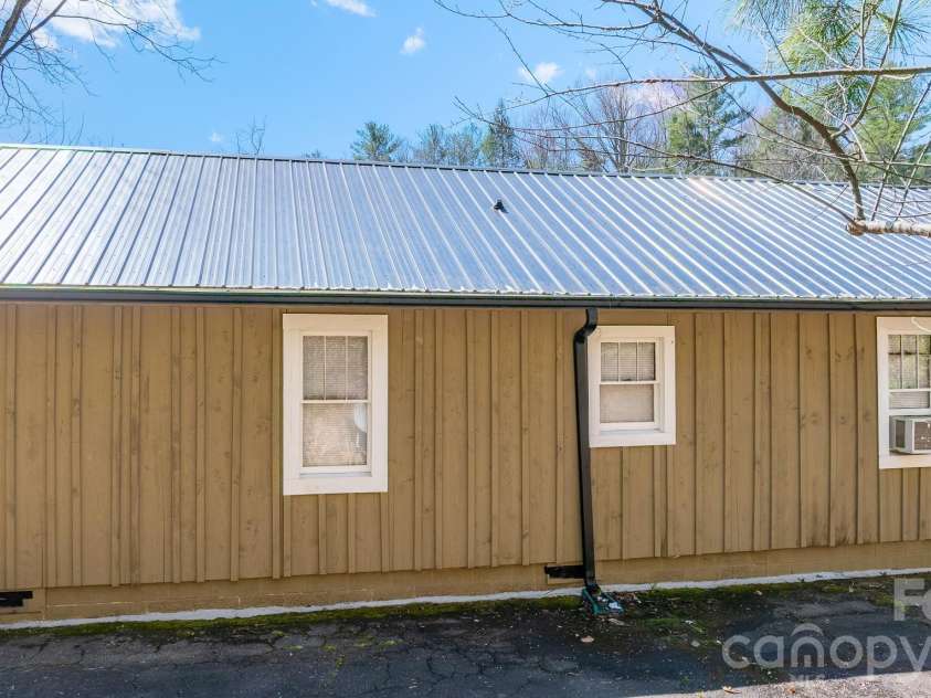 2202 NC 226A Highway, Marion, NC 28752.  MLS# CAR4358690, YatesRealty ID 6402. 
