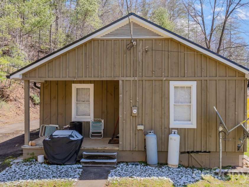 2202 NC 226A Highway, Marion, NC 28752.  MLS# CAR4358690, YatesRealty ID 6402. 