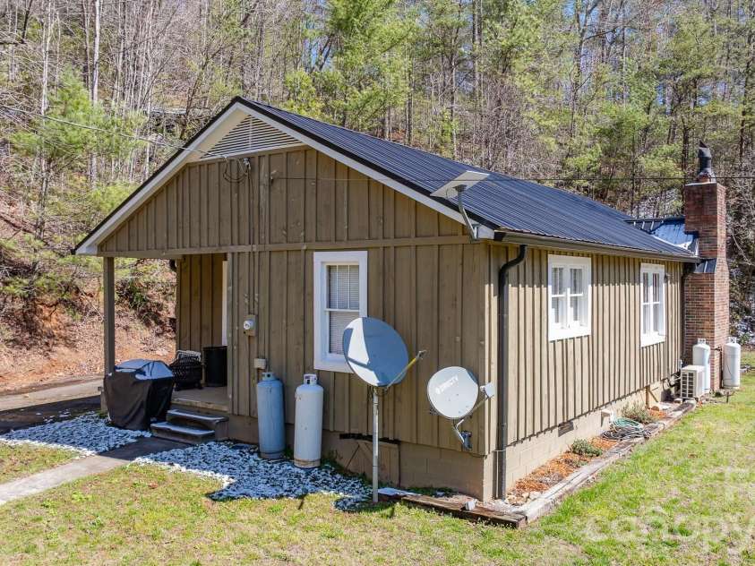2202 NC 226A Highway, Marion, NC 28752.  MLS# CAR4358690, YatesRealty ID 6402. 