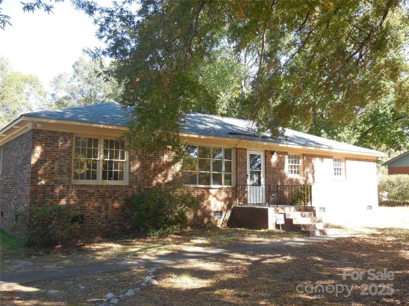 2208 Community Park Drive, Matthews, NC 28104.  MLS# CAR4323260, YatesRealty ID 6405. 
