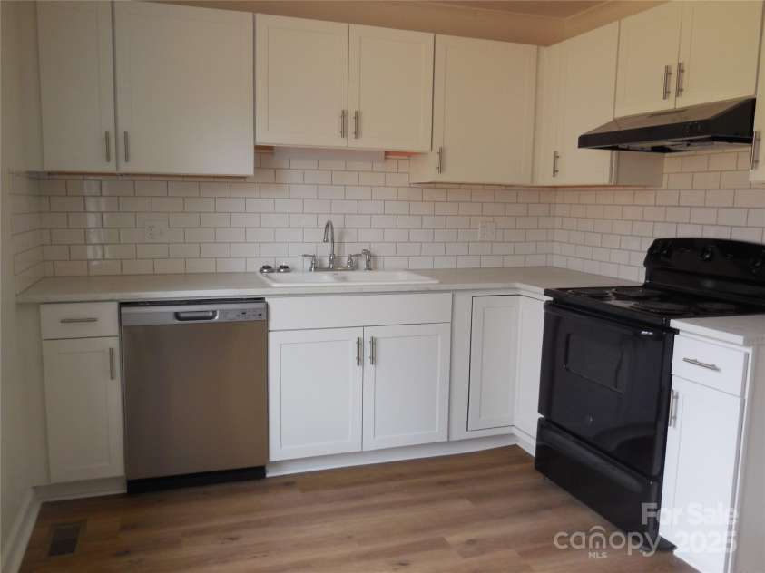 2208 Community Park Drive, Matthews, NC 28104.  MLS# CAR4323260, YatesRealty ID 6405. 