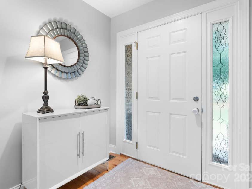 1158 Waterford Drive, Hickory, NC 28602.  MLS# CAR4297043, YatesRealty ID 6406. 