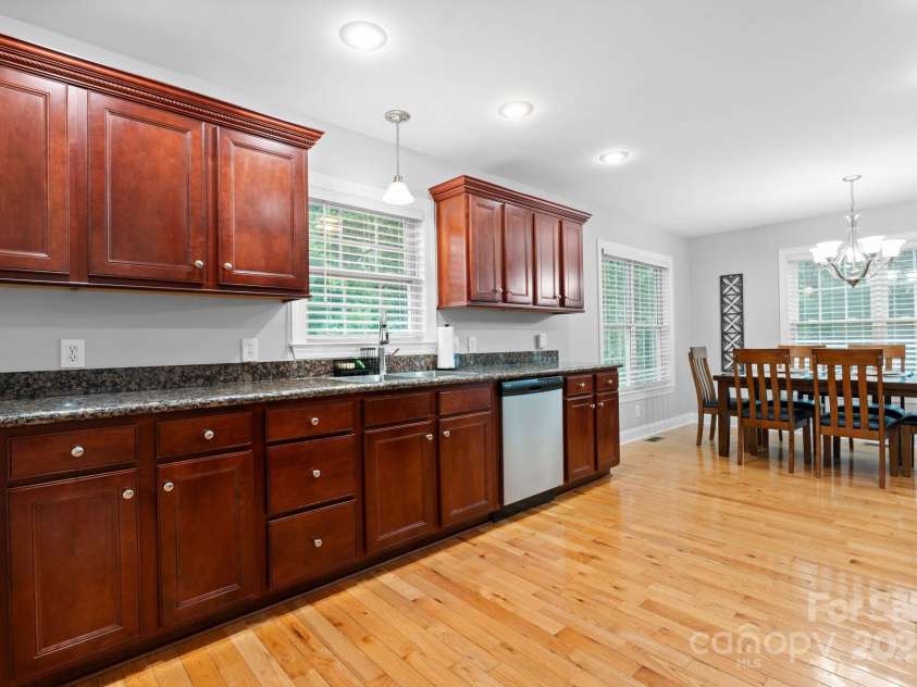 1158 Waterford Drive, Hickory, NC 28602.  MLS# CAR4297043, YatesRealty ID 6406. 