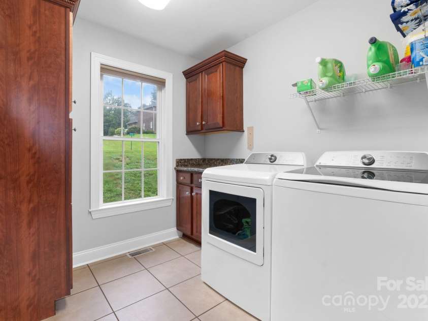 1158 Waterford Drive, Hickory, NC 28602.  MLS# CAR4297043, YatesRealty ID 6406. 