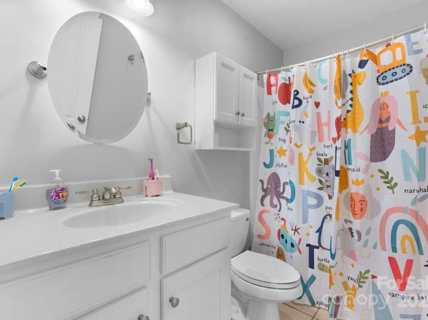 1158 Waterford Drive, Hickory, NC 28602.  MLS# CAR4297043, YatesRealty ID 6406. 