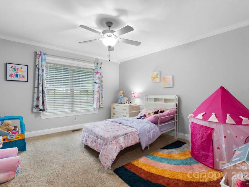 1158 Waterford Drive, Hickory, NC 28602.  MLS# CAR4297043, YatesRealty ID 6406. 