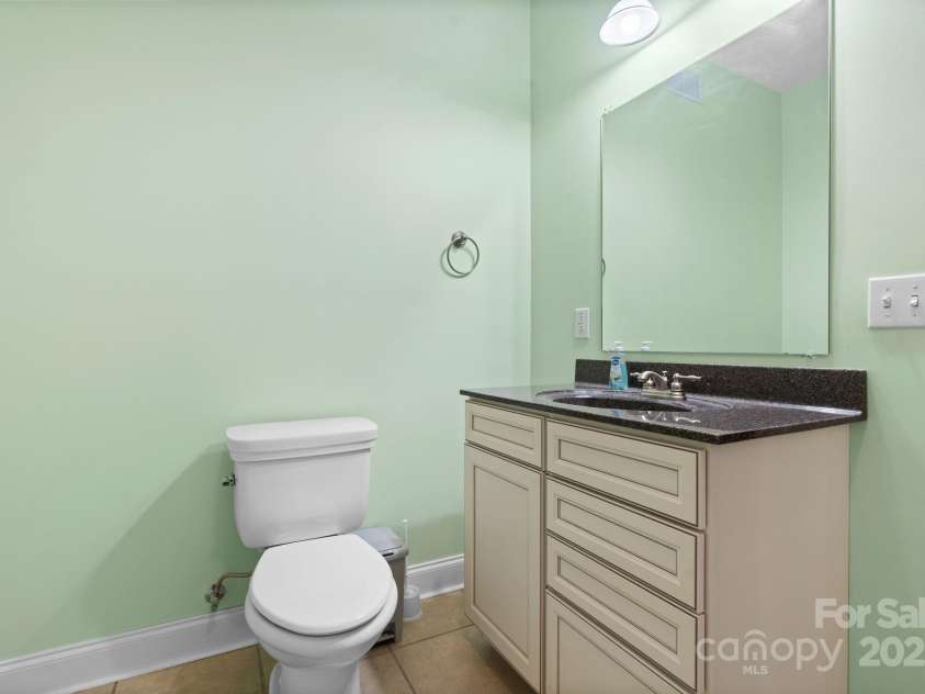 1158 Waterford Drive, Hickory, NC 28602.  MLS# CAR4297043, YatesRealty ID 6406. 