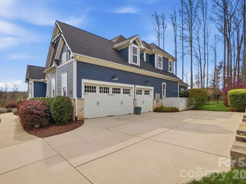 13124 Davidson Park Drive, Davidson, NC 28036.  MLS# CAR4356730, YatesRealty ID 6406. 