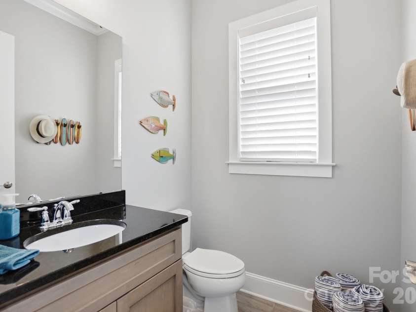 13124 Davidson Park Drive, Davidson, NC 28036.  MLS# CAR4356730, YatesRealty ID 6406. 