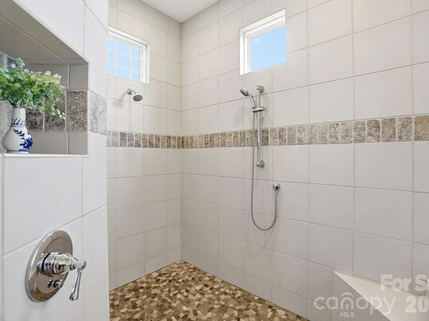 13124 Davidson Park Drive, Davidson, NC 28036.  MLS# CAR4356730, YatesRealty ID 6406. 