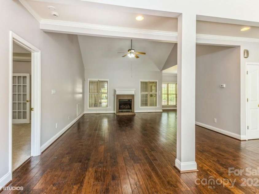 122 Woodstork Cove Road, Mooresville, NC 28117.  MLS# CAR4301196, YatesRealty ID 6407. Entry way