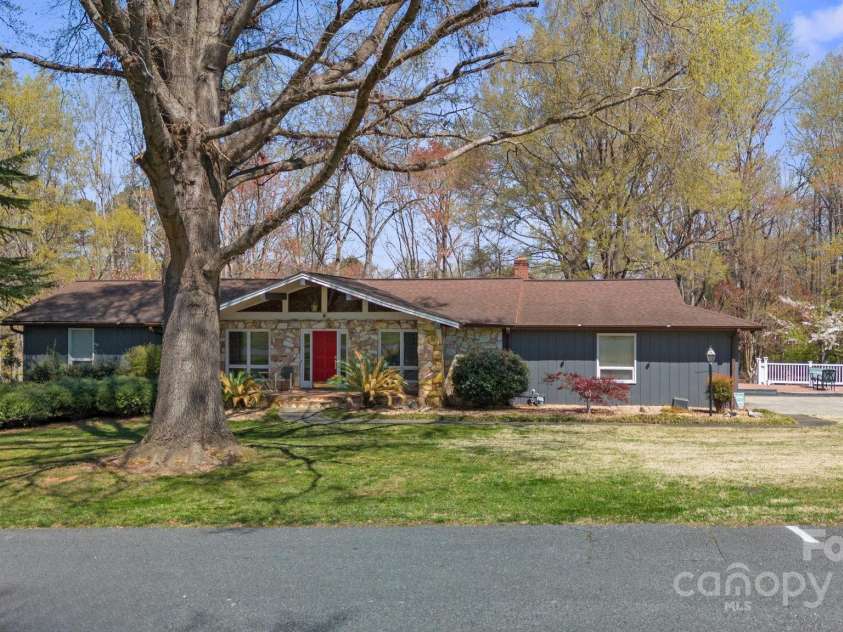 118 Lakewood Drive, Kings Mountain, NC 28086.  MLS# CAR4241984, YatesRealty ID 6408. 