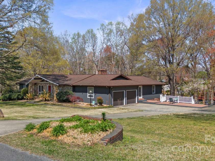118 Lakewood Drive, Kings Mountain, NC 28086.  MLS# CAR4241984, YatesRealty ID 6408. 