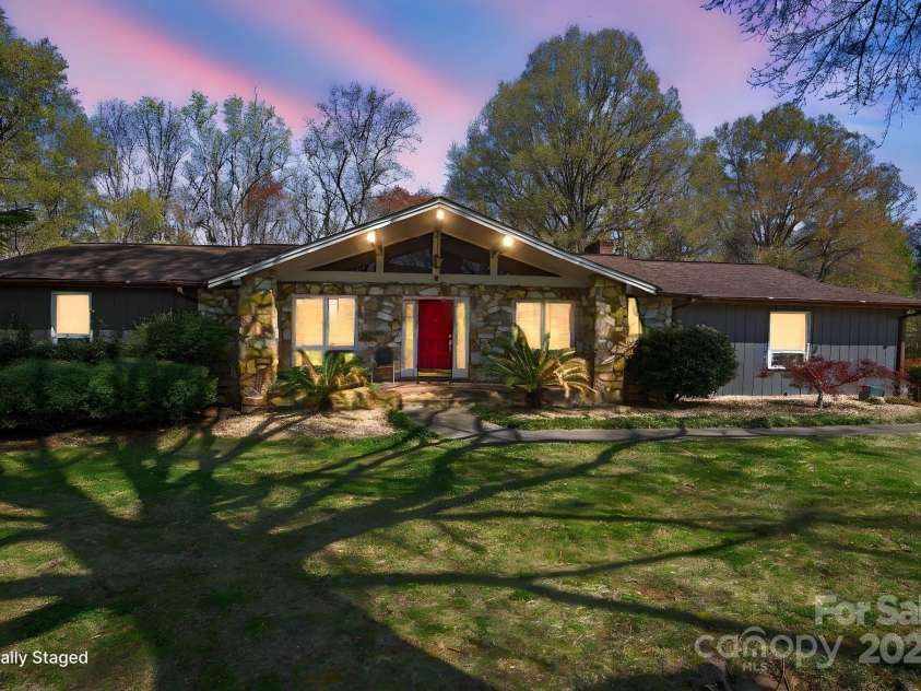 118 Lakewood Drive, Kings Mountain, NC 28086.  MLS# CAR4241984, YatesRealty ID 6408. 