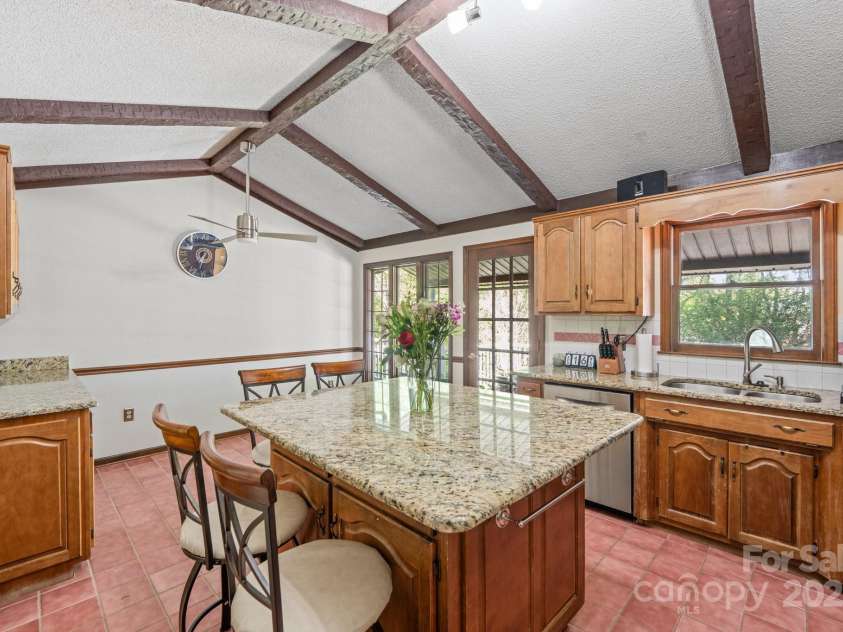 118 Lakewood Drive, Kings Mountain, NC 28086.  MLS# CAR4241984, YatesRealty ID 6408. 