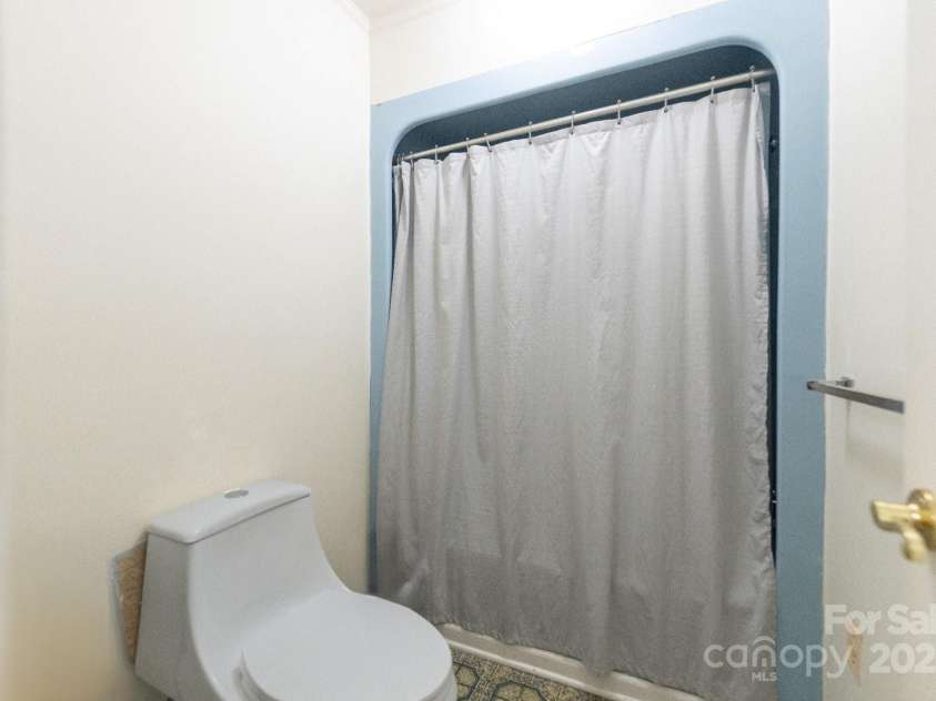 118 Lakewood Drive, Kings Mountain, NC 28086.  MLS# CAR4241984, YatesRealty ID 6408. 