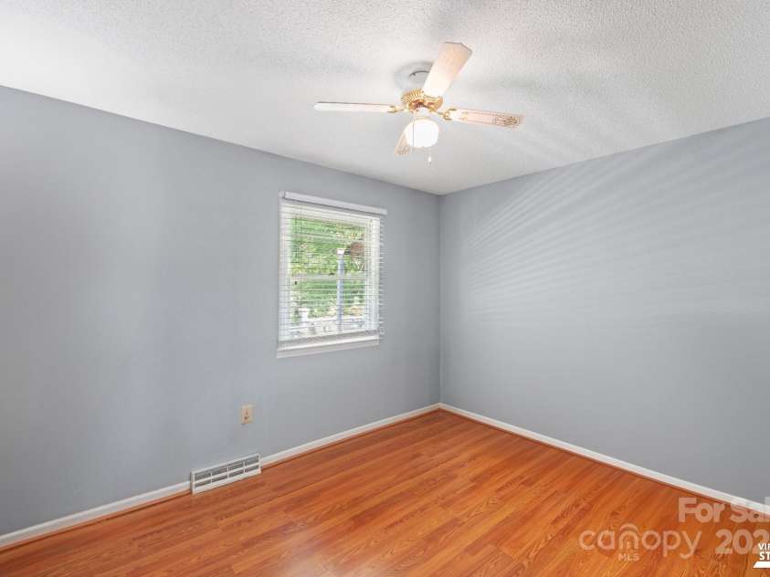 118 Lakewood Drive, Kings Mountain, NC 28086.  MLS# CAR4241984, YatesRealty ID 6408. Bedroom