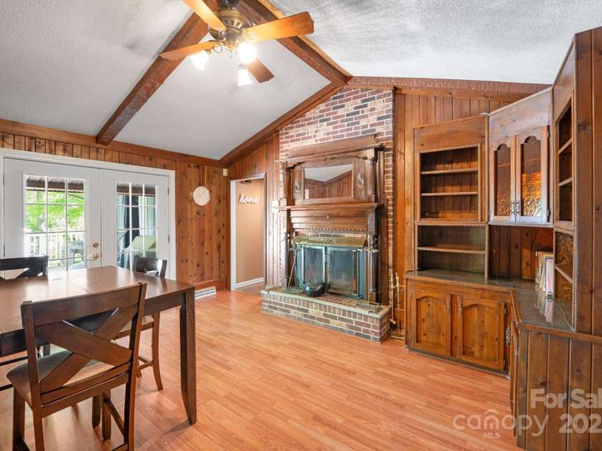 118 Lakewood Drive, Kings Mountain, NC 28086.  MLS# CAR4241984, YatesRealty ID 6408. Dining area