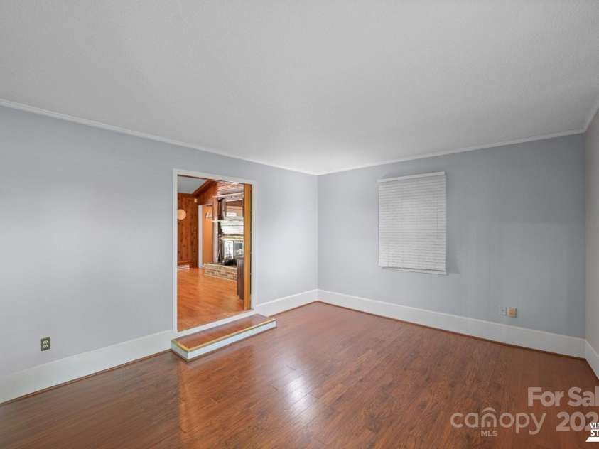 118 Lakewood Drive, Kings Mountain, NC 28086.  MLS# CAR4241984, YatesRealty ID 6408. Family room