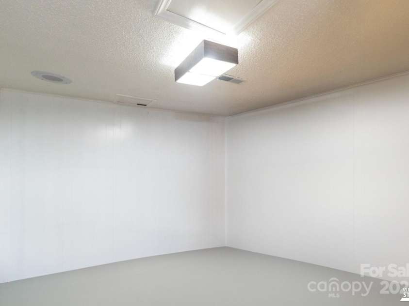 118 Lakewood Drive, Kings Mountain, NC 28086.  MLS# CAR4241984, YatesRealty ID 6408. Flex space in basement