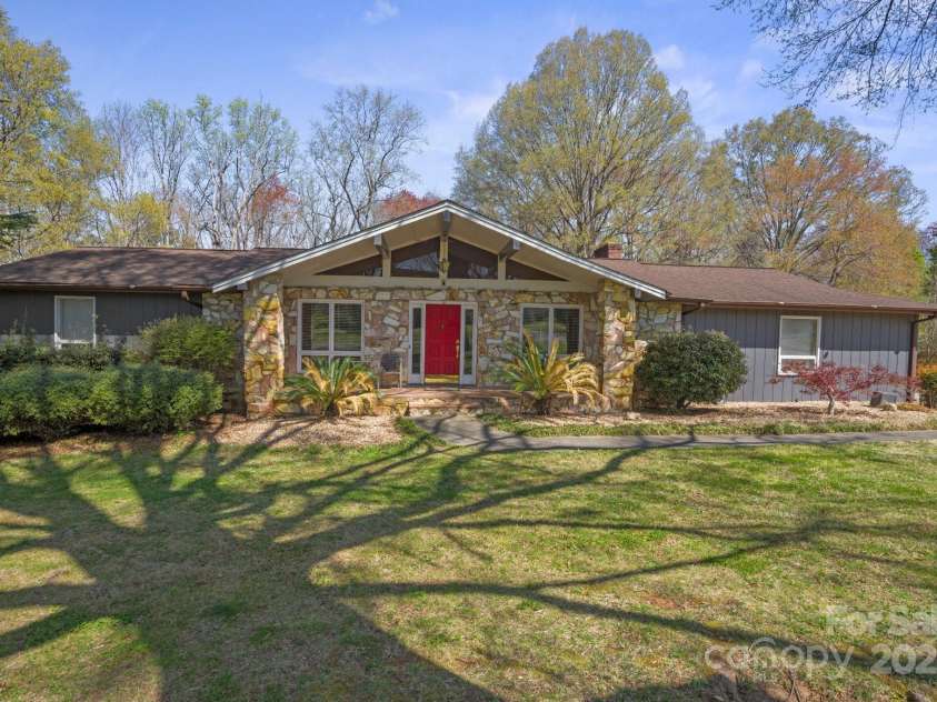 118 Lakewood Drive, Kings Mountain, NC 28086.  MLS# CAR4241984, YatesRealty ID 6408. Front of home