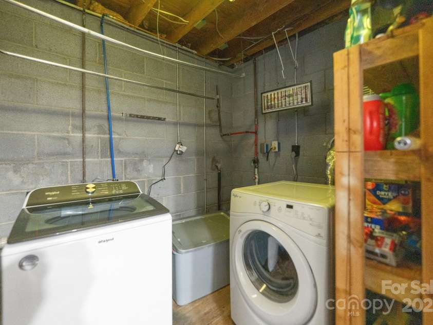 118 Lakewood Drive, Kings Mountain, NC 28086.  MLS# CAR4241984, YatesRealty ID 6408. Laundry room