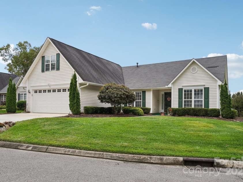 133 Stonehollow Road, Fletcher, NC 28732.  MLS# CAR4242781, YatesRealty ID 6408. 