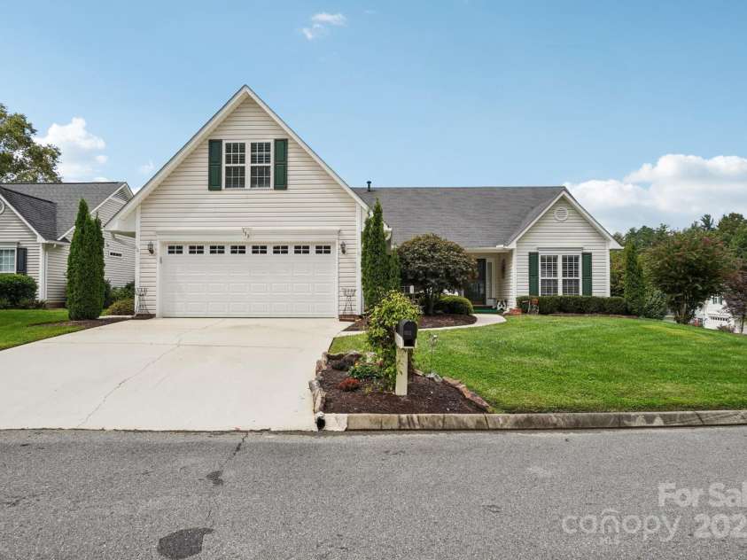 133 Stonehollow Road, Fletcher, NC 28732.  MLS# CAR4242781, YatesRealty ID 6408. 