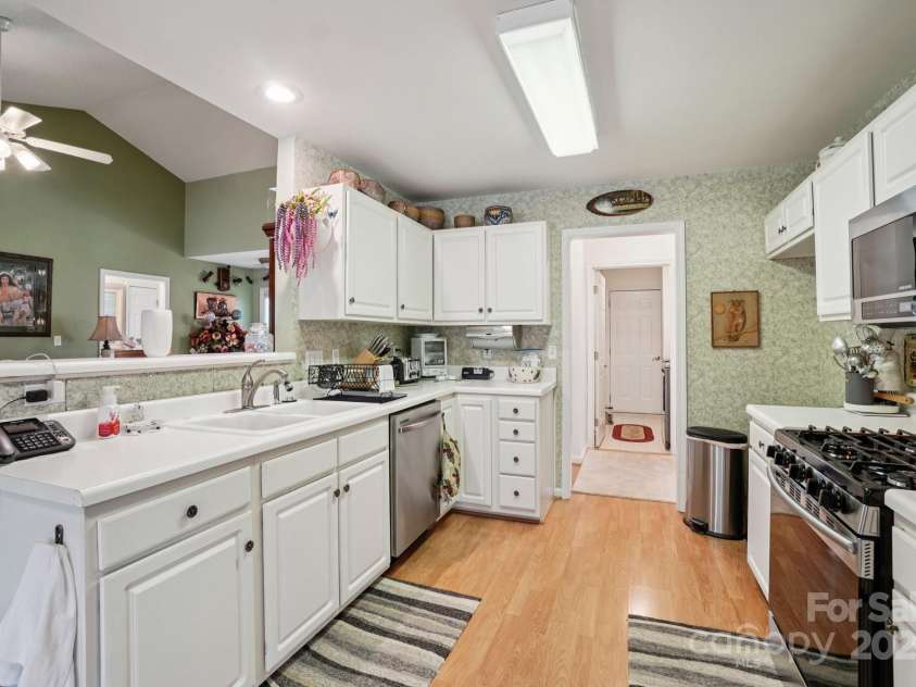 133 Stonehollow Road, Fletcher, NC 28732.  MLS# CAR4242781, YatesRealty ID 6408. 