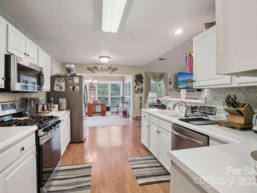 133 Stonehollow Road, Fletcher, NC 28732.  MLS# CAR4242781, YatesRealty ID 6408. 