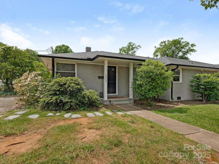 1301 Kings Drive, Charlotte, NC 28207.  MLS# CAR4253183, YatesRealty ID 6409. 