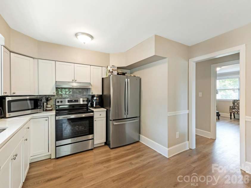 1301 Kings Drive, Charlotte, NC 28207.  MLS# CAR4253183, YatesRealty ID 6409. 