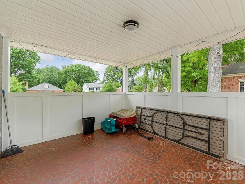 1301 Kings Drive, Charlotte, NC 28207.  MLS# CAR4253183, YatesRealty ID 6409. 