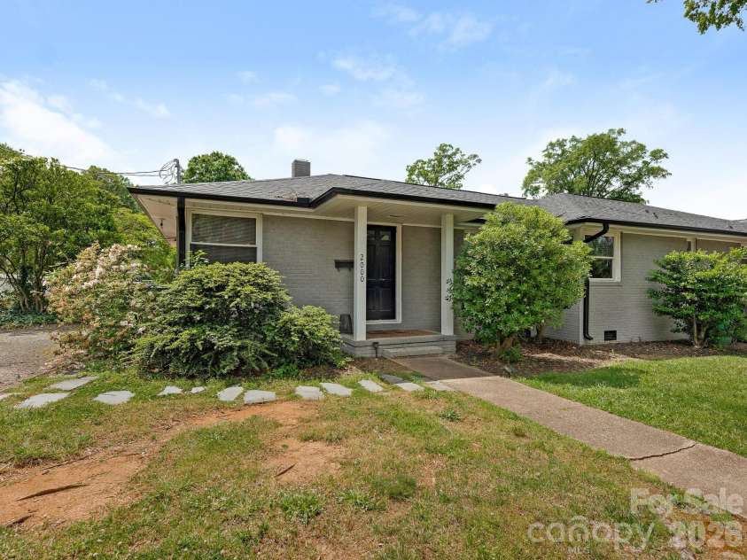 1301 Kings Drive, Charlotte, NC 28207.  MLS# CAR4253183, YatesRealty ID 6409. 
