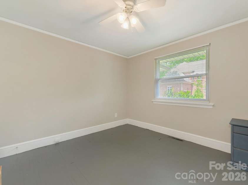 1301 Kings Drive, Charlotte, NC 28207.  MLS# CAR4253183, YatesRealty ID 6409. 