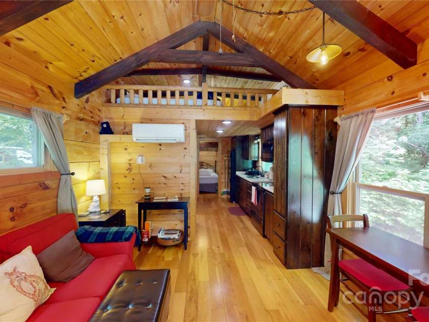 78 Smiling Fox Trail, Brevard, NC 28712.  MLS# CAR4176816, YatesRealty ID 641. Cabins living area
