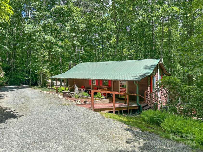 78 Smiling Fox Trail, Brevard, NC 28712.  MLS# CAR4176816, YatesRealty ID 641. Main home exterior
