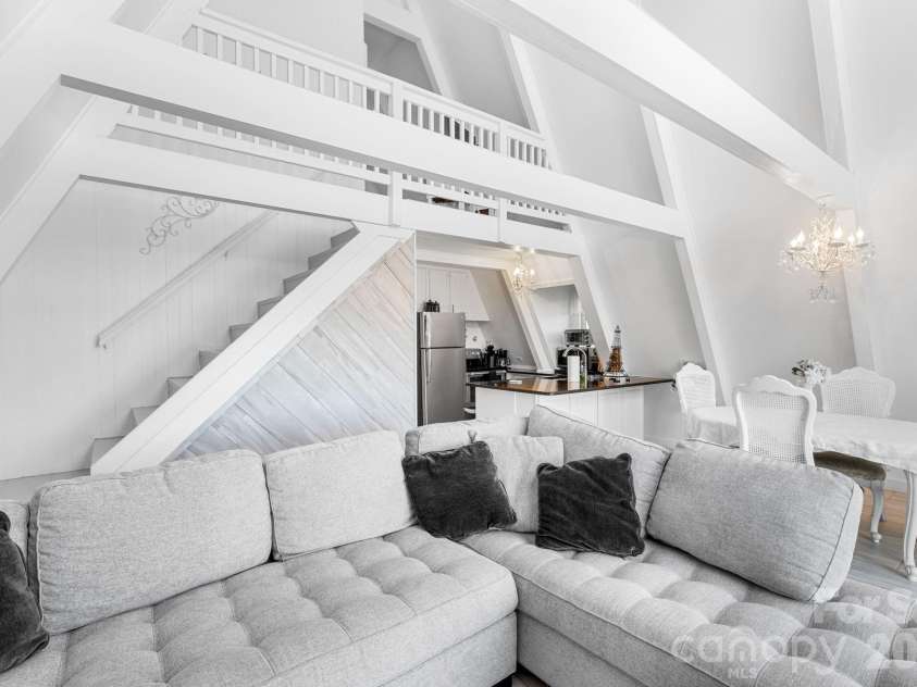 889 Big Ridge Road, Franklin, NC 28734.  MLS# CAR4357539, YatesRealty ID 6410. 