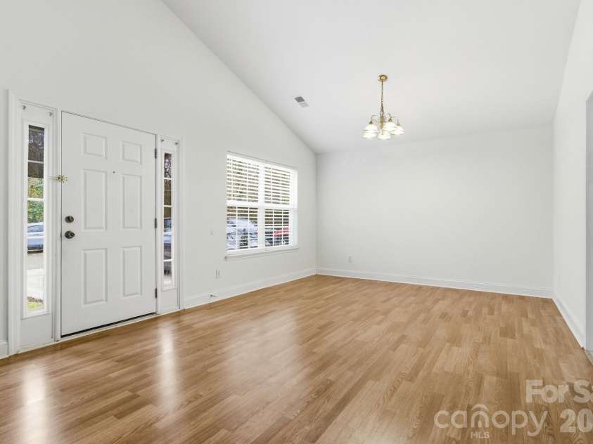 2126 Downing Street, Charlotte, NC 28205.  MLS# CAR4338705, YatesRealty ID 6411. Dining Area