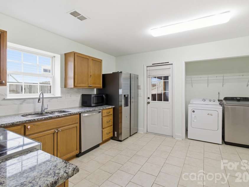 2126 Downing Street, Charlotte, NC 28205.  MLS# CAR4338705, YatesRealty ID 6411. Kitchen 