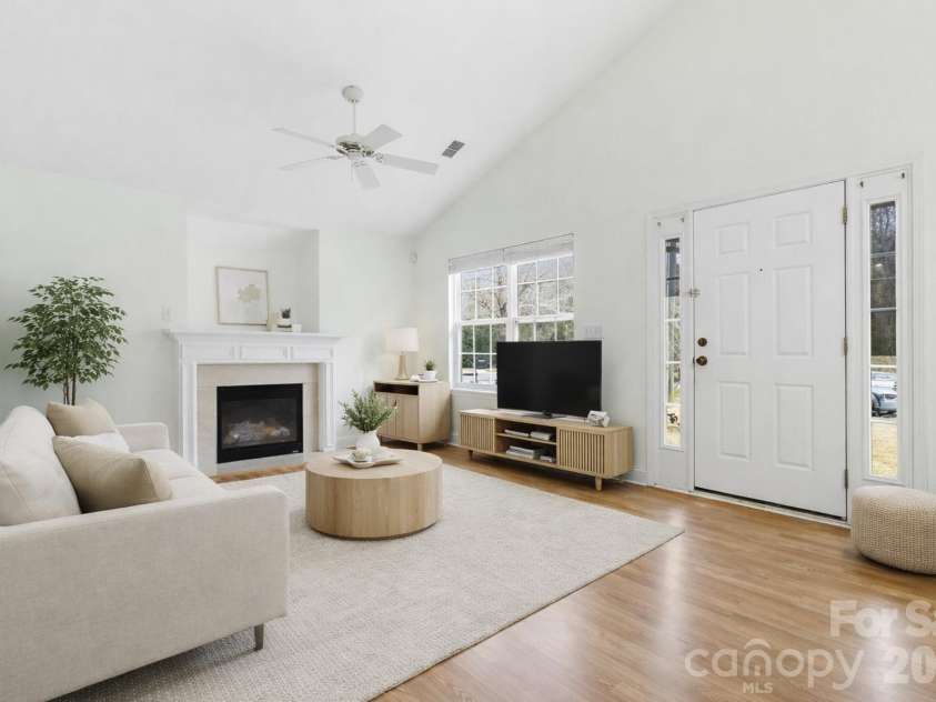 2126 Downing Street, Charlotte, NC 28205.  MLS# CAR4338705, YatesRealty ID 6411. Living Area - Virtually Staged