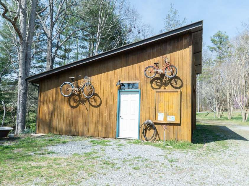 525 Patton Valley Drive, Nebo, NC 28761.  MLS# CAR4246810, YatesRealty ID 6411. 