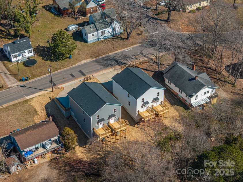 709 - 711 7th Avenue, Hickory, NC 28602.  MLS# CAR4229225, YatesRealty ID 6414. 