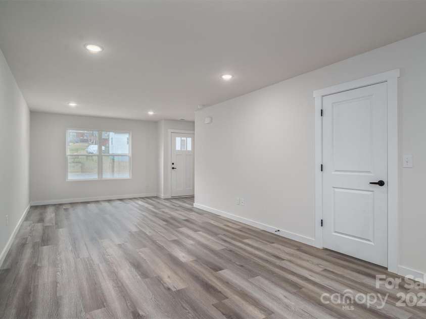 709 - 711 7th Avenue, Hickory, NC 28602.  MLS# CAR4229225, YatesRealty ID 6414. 