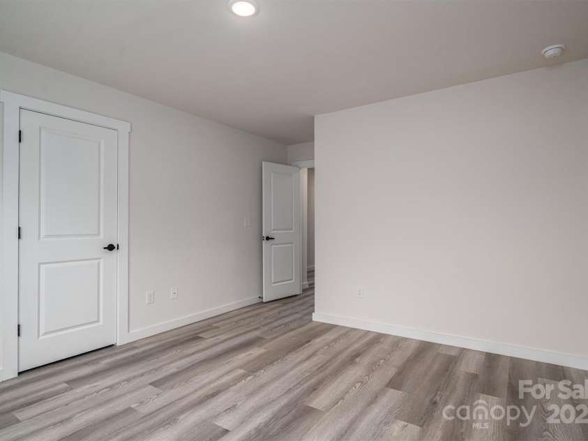 709 - 711 7th Avenue, Hickory, NC 28602.  MLS# CAR4229225, YatesRealty ID 6414. 