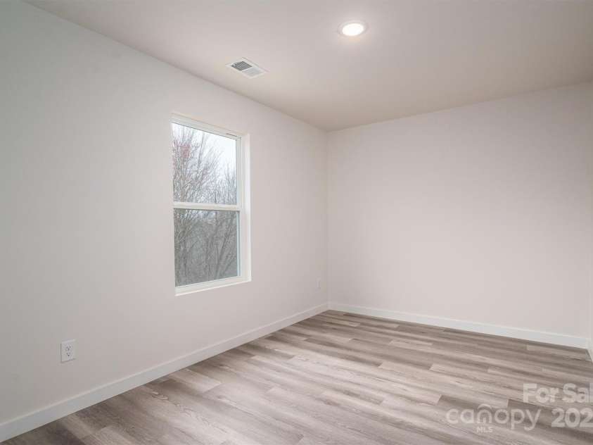 709 - 711 7th Avenue, Hickory, NC 28602.  MLS# CAR4229225, YatesRealty ID 6414. 